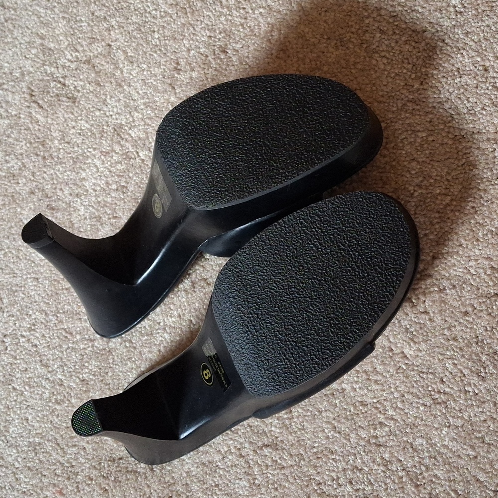 HOT-MENU Black and White Floral Women's Heels - Picture 4 of 9